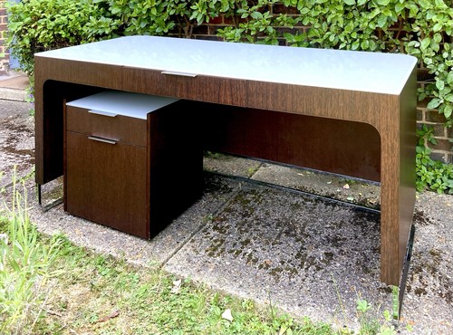Desk with drawers deigned - with,